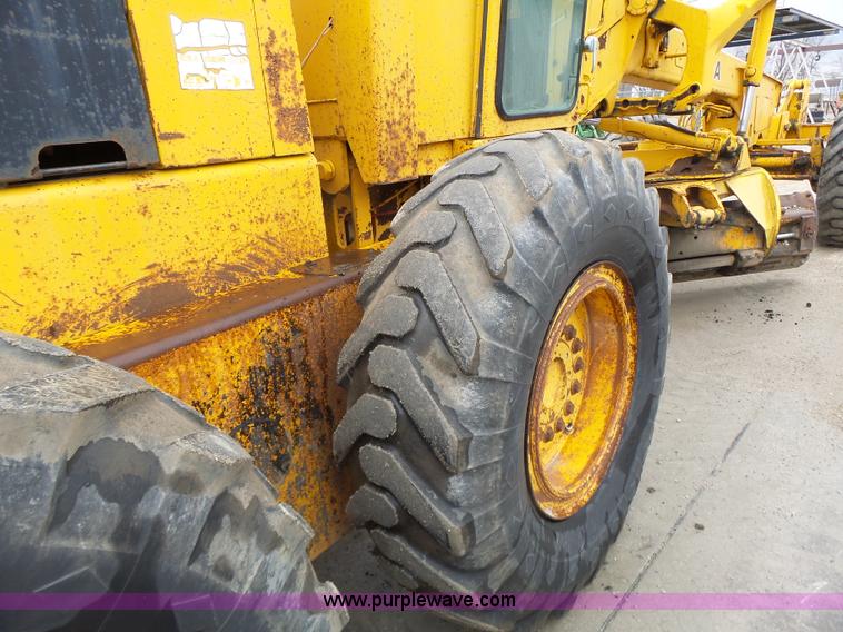 image for item L4248 1982 John Deere 670A motor grader