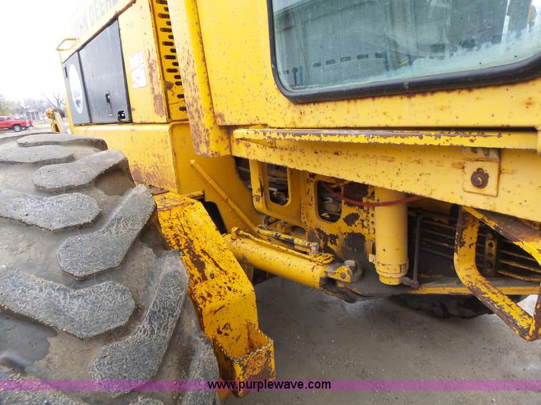 image for item L4248 1982 John Deere 670A motor grader