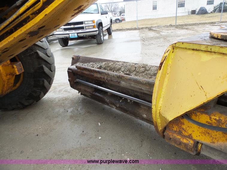 image for item L4248 1982 John Deere 670A motor grader