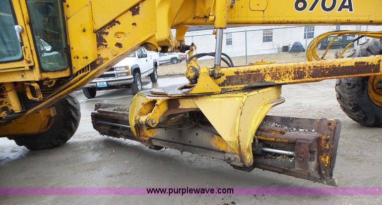 image for item L4248 1982 John Deere 670A motor grader