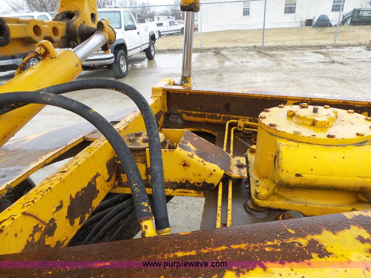 image for item L4248 1982 John Deere 670A motor grader