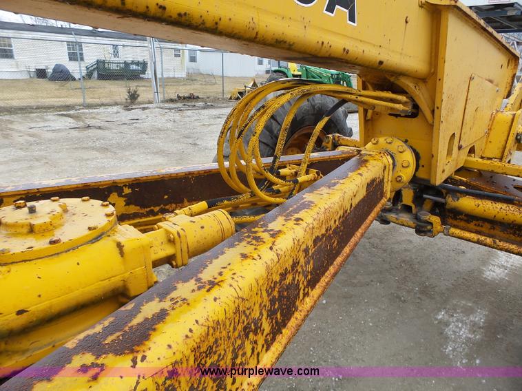 image for item L4248 1982 John Deere 670A motor grader