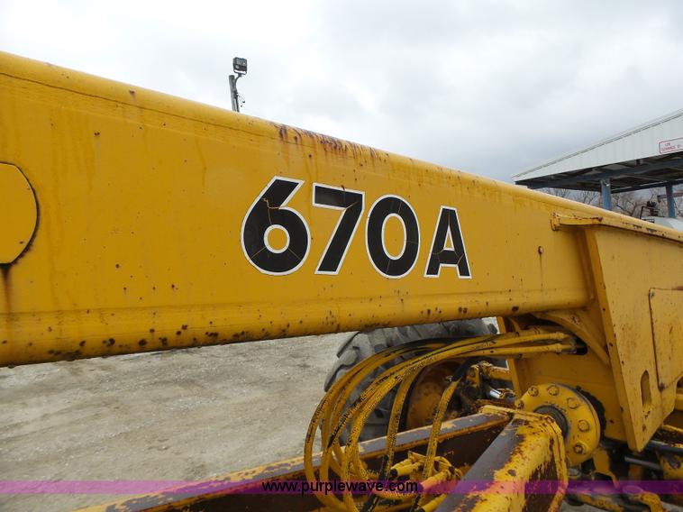 image for item L4248 1982 John Deere 670A motor grader