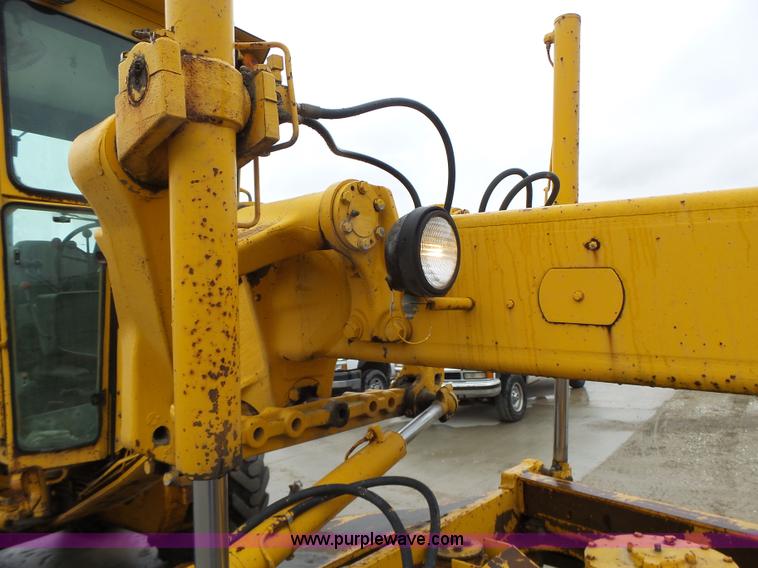 image for item L4248 1982 John Deere 670A motor grader