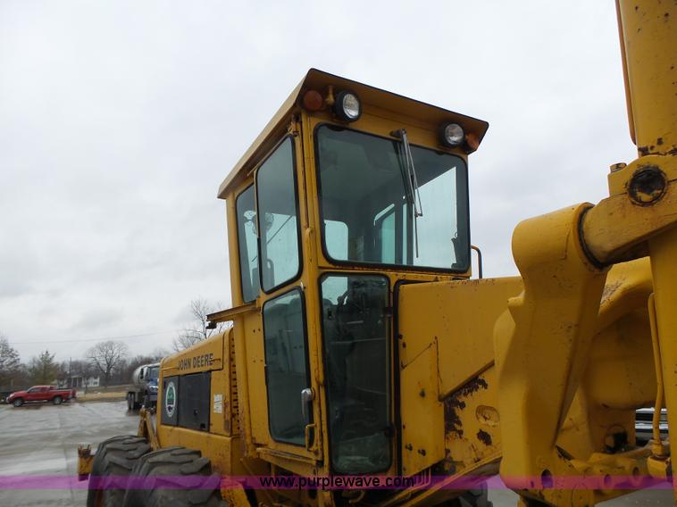 image for item L4248 1982 John Deere 670A motor grader