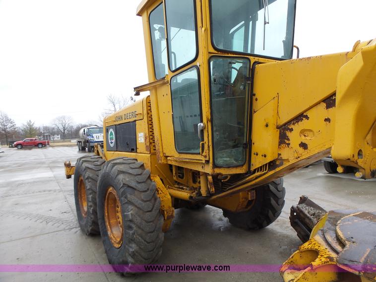 image for item L4248 1982 John Deere 670A motor grader