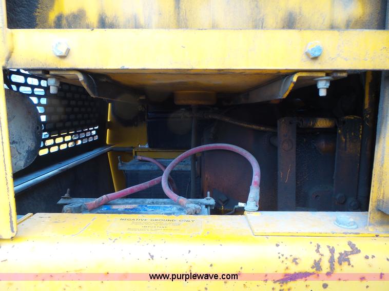 image for item L4248 1982 John Deere 670A motor grader