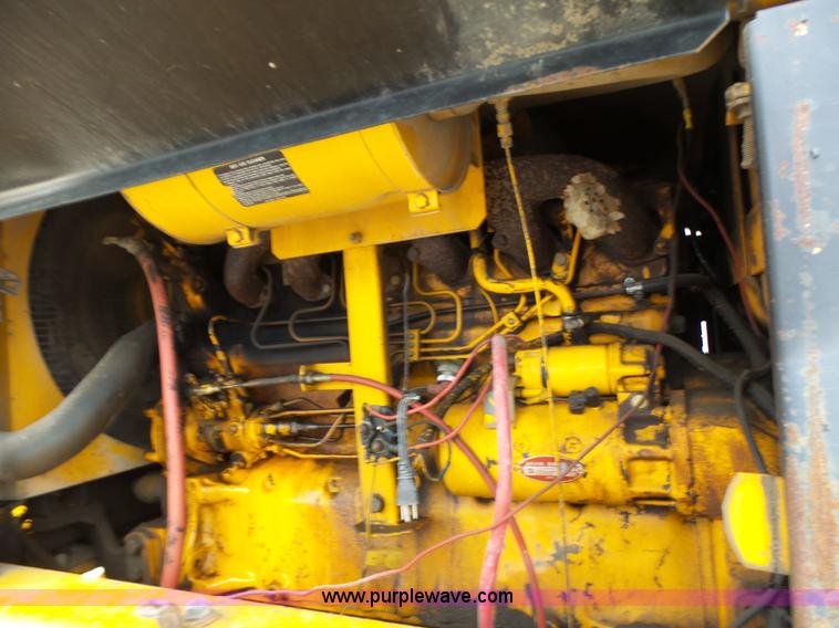 image for item L4248 1982 John Deere 670A motor grader