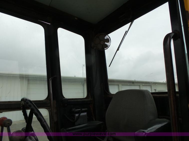 image for item L4248 1982 John Deere 670A motor grader