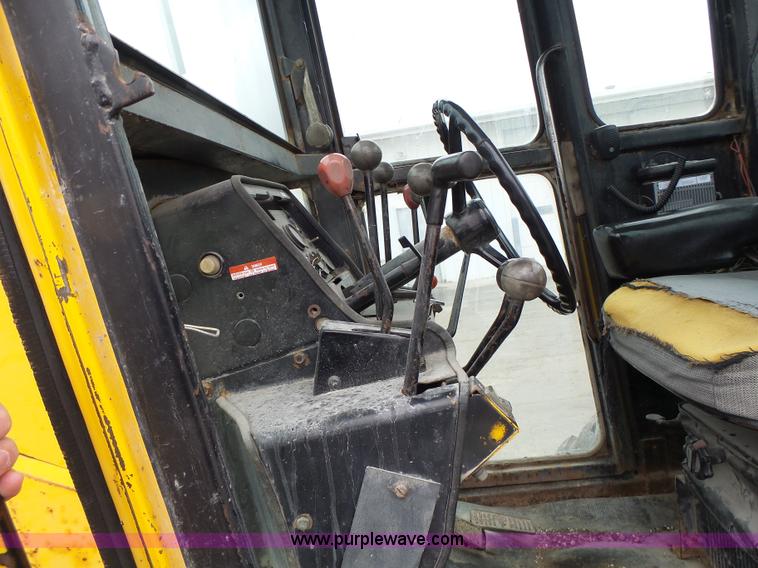 image for item L4248 1982 John Deere 670A motor grader