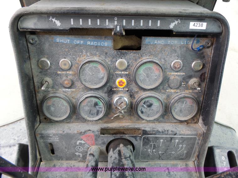 image for item L4248 1982 John Deere 670A motor grader