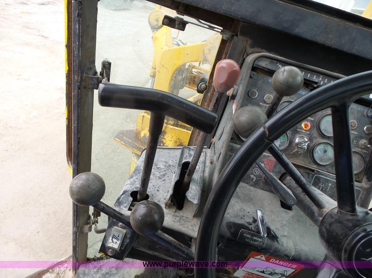 image for item L4248 1982 John Deere 670A motor grader