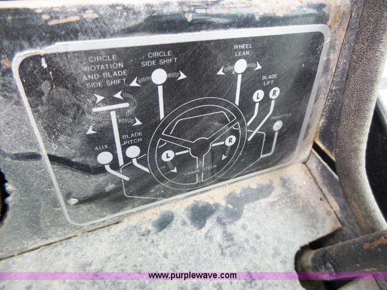 image for item L4248 1982 John Deere 670A motor grader