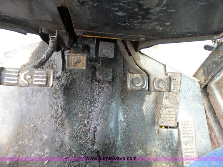 image for item L4248 1982 John Deere 670A motor grader