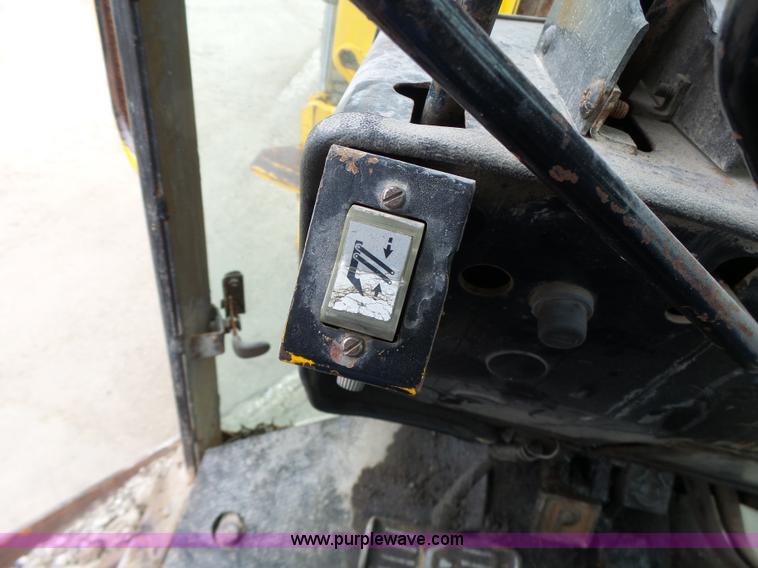 image for item L4248 1982 John Deere 670A motor grader