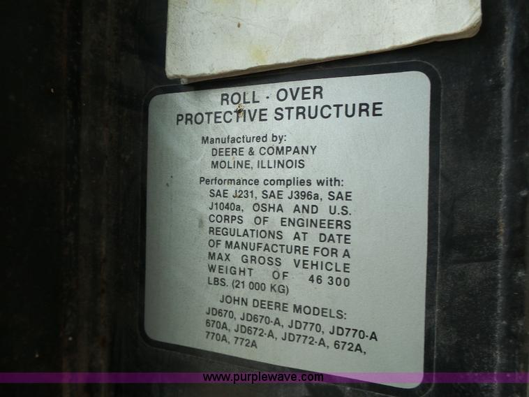 image for item L4248 1982 John Deere 670A motor grader