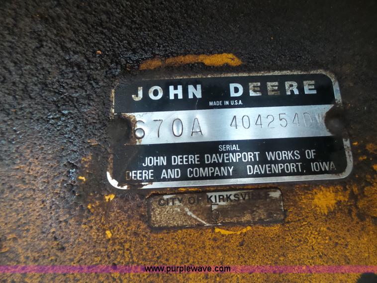 image for item L4248 1982 John Deere 670A motor grader