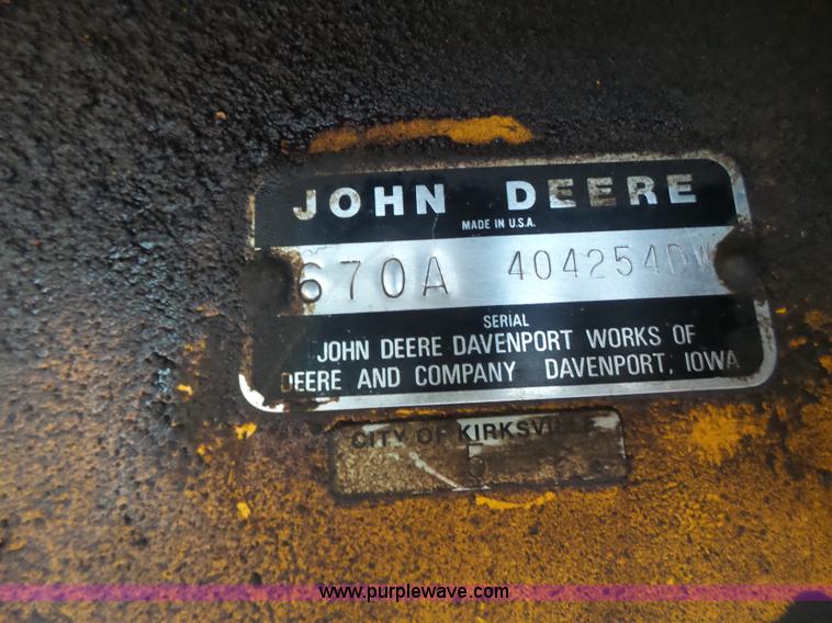 image for item L4248 1982 John Deere 670A motor grader