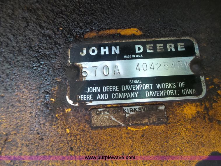 image for item L4248 1982 John Deere 670A motor grader