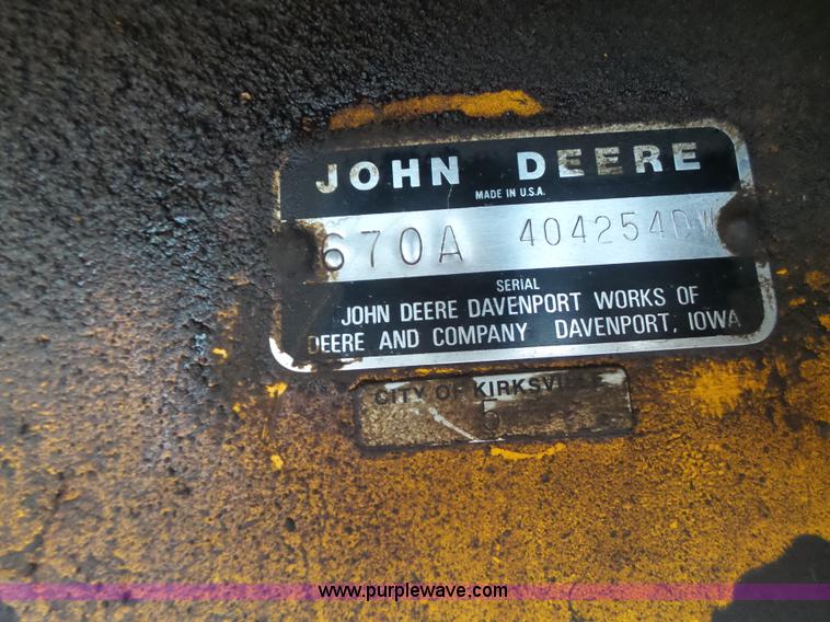 image for item L4248 1982 John Deere 670A motor grader