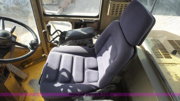 image for item L4756 1992 Komatsu WA380 wheel loader