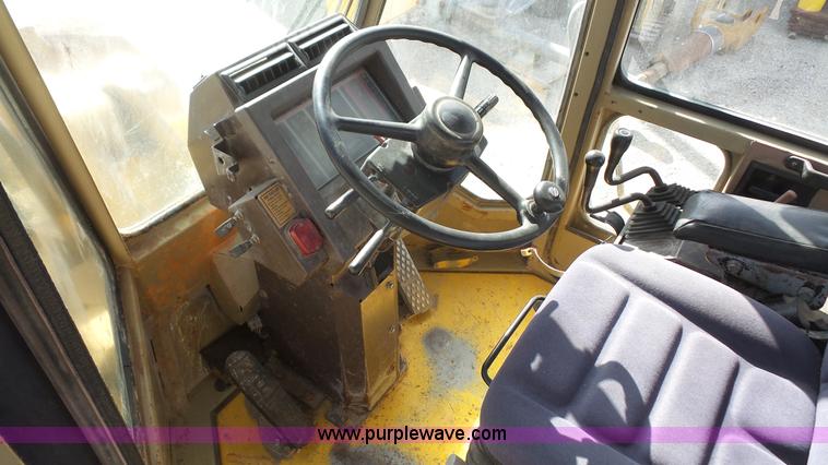 image for item L4756 1992 Komatsu WA380 wheel loader