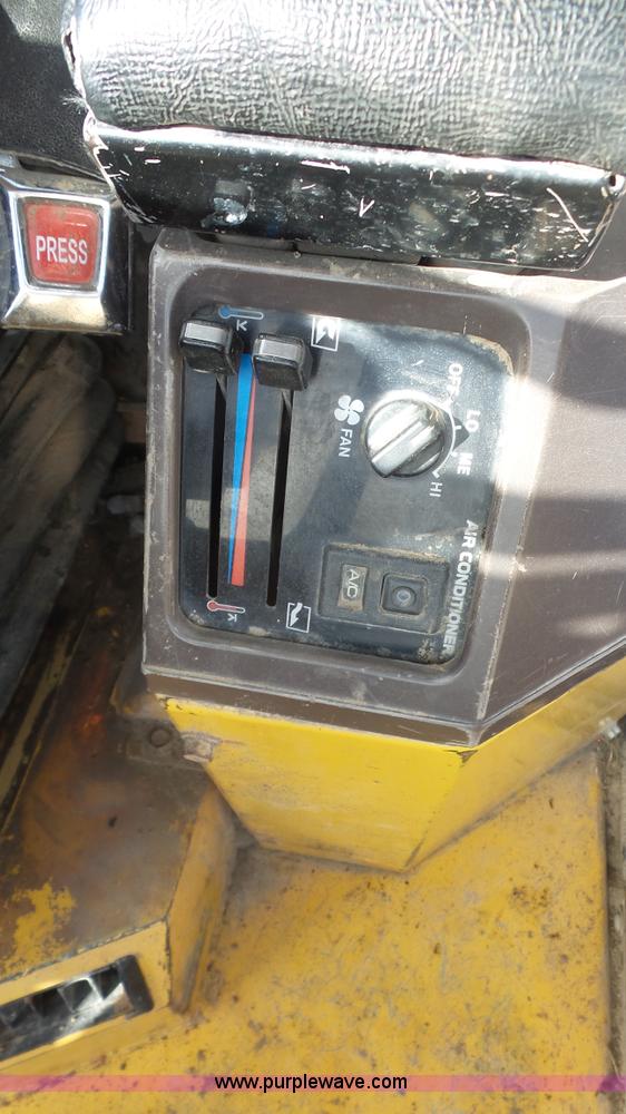 image for item L4756 1992 Komatsu WA380 wheel loader