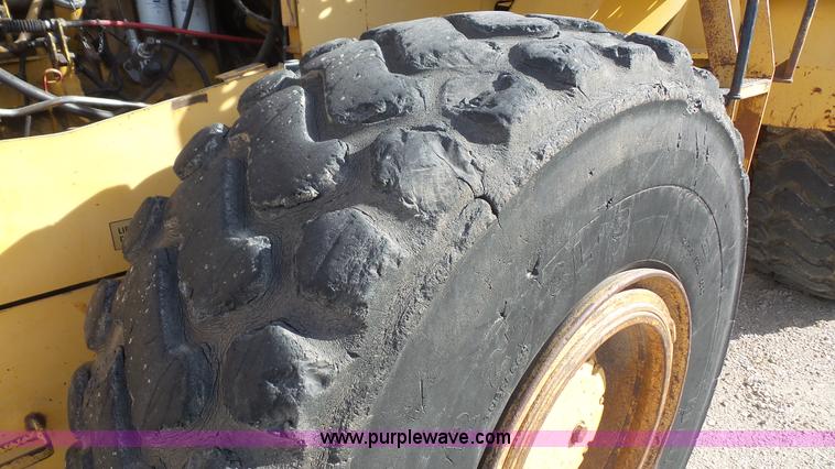 image for item L4756 1992 Komatsu WA380 wheel loader