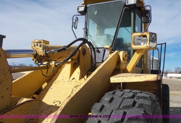image for item L4756 1992 Komatsu WA380 wheel loader