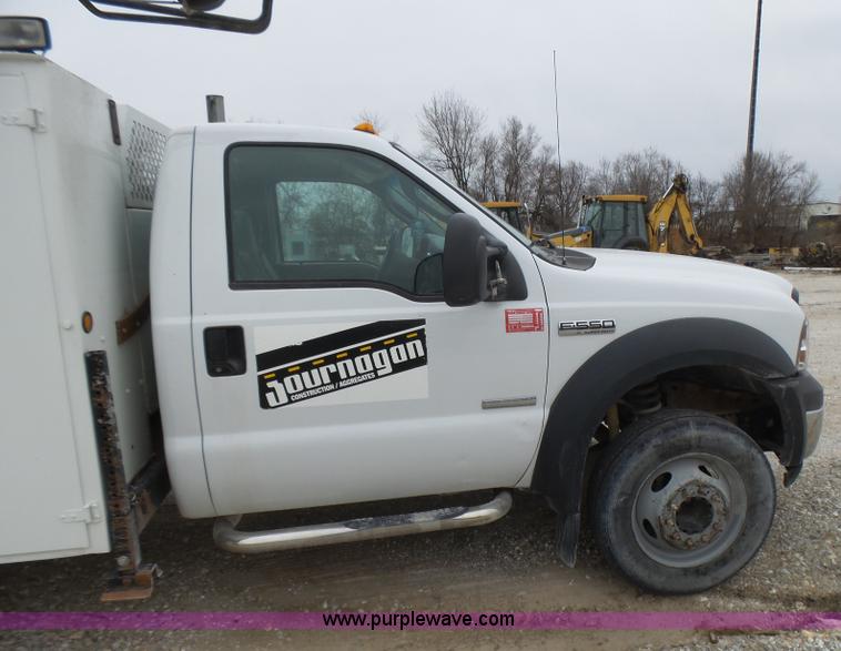 image for item L5431 2006 Ford F550 service truck with crane