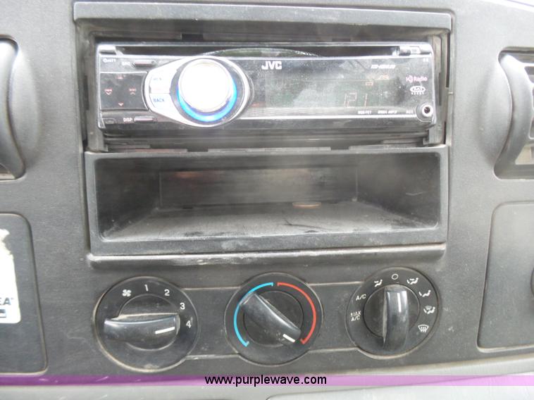 image for item L5431 2006 Ford F550 service truck with crane