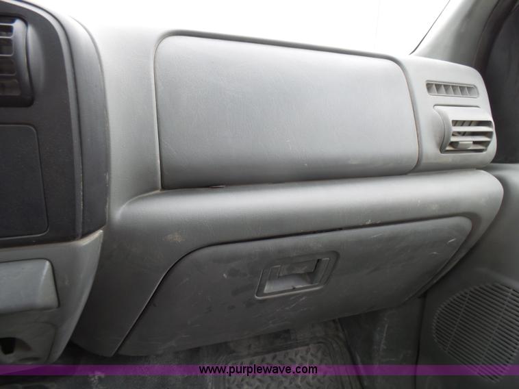 image for item L5431 2006 Ford F550 service truck with crane