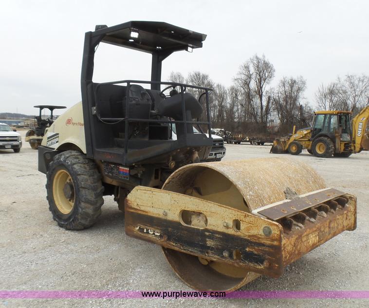 image for item L5433 2003 Ingersoll Rand SD-70DTF single drum vibratory roller
