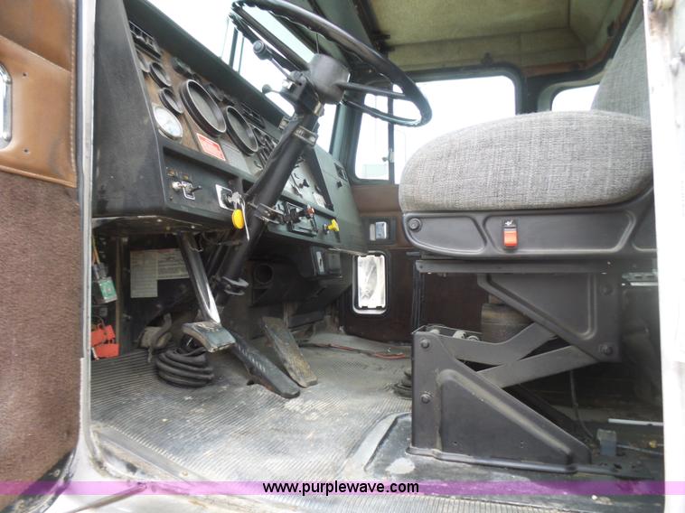 image for item L5435 1995 Kenworth W900B mixer truck