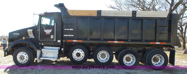 image for item L5583 1998 Kenworth T800 dump truck