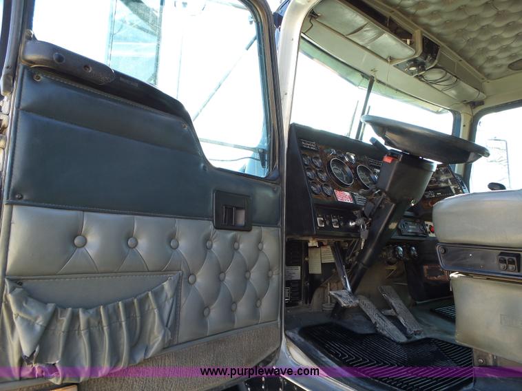 image for item L5583 1998 Kenworth T800 dump truck