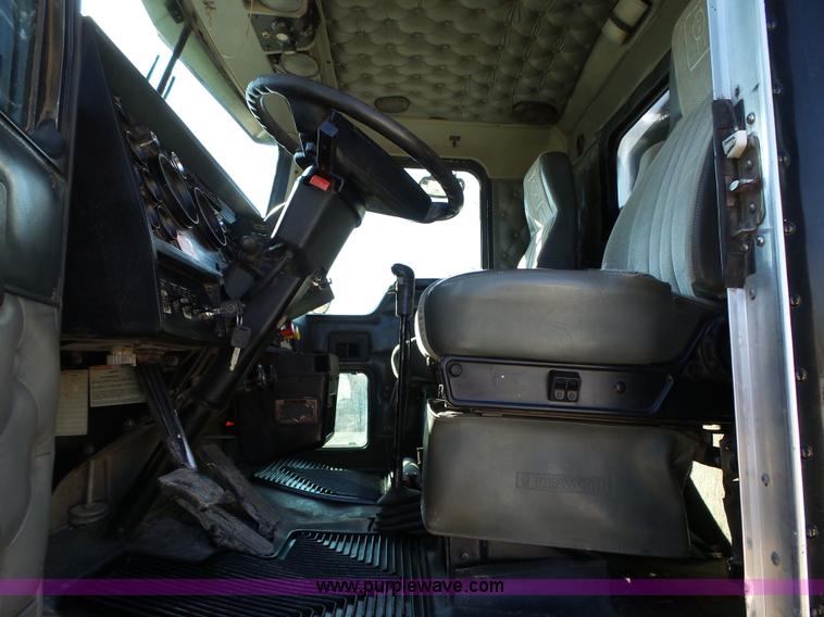 image for item L5583 1998 Kenworth T800 dump truck