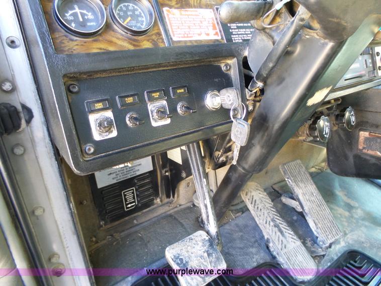 image for item L5583 1998 Kenworth T800 dump truck