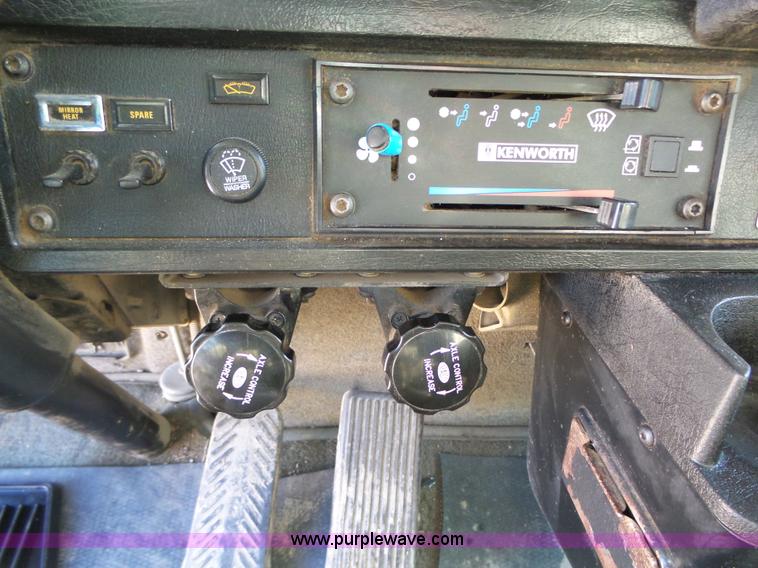 image for item L5583 1998 Kenworth T800 dump truck