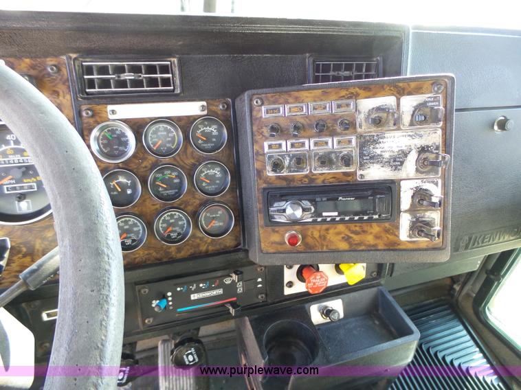 image for item L5583 1998 Kenworth T800 dump truck