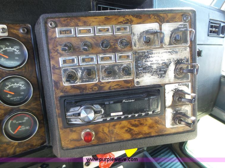 image for item L5583 1998 Kenworth T800 dump truck