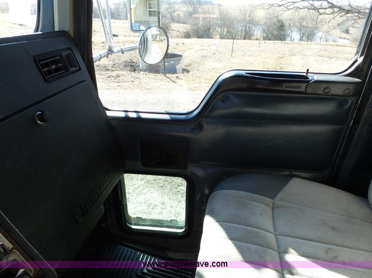 image for item L5583 1998 Kenworth T800 dump truck