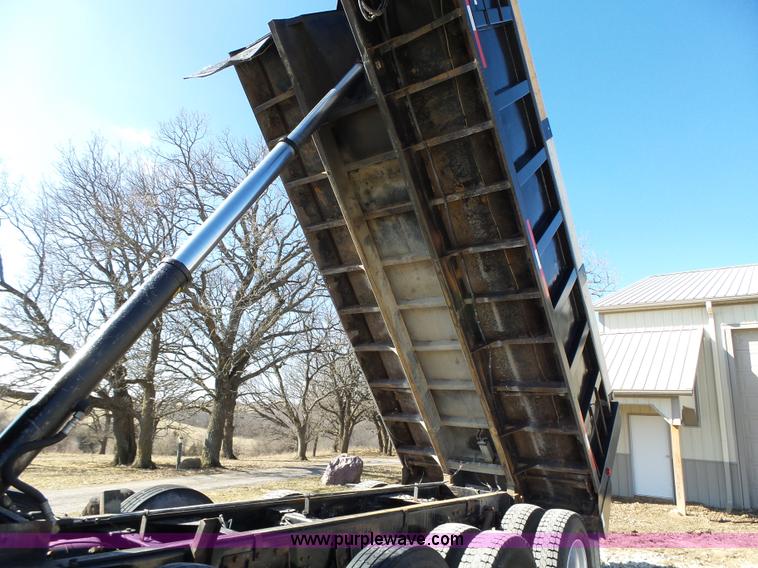 image for item L5583 1998 Kenworth T800 dump truck