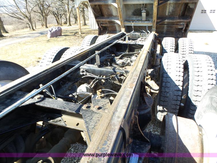 image for item L5583 1998 Kenworth T800 dump truck