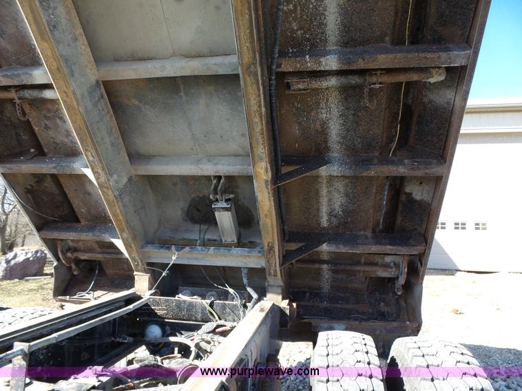 image for item L5583 1998 Kenworth T800 dump truck