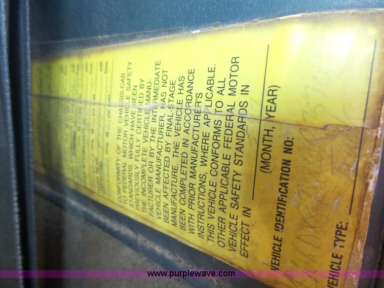 image for item L5583 1998 Kenworth T800 dump truck