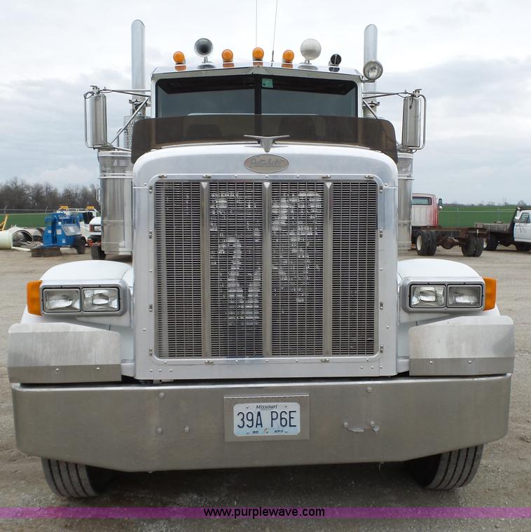 image for item L6273 1997 Peterbilt 379 semi truck