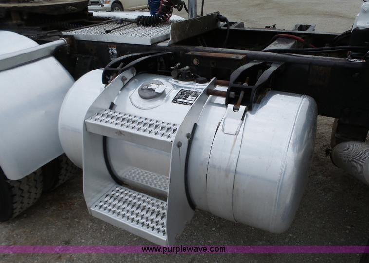 image for item L6273 1997 Peterbilt 379 semi truck