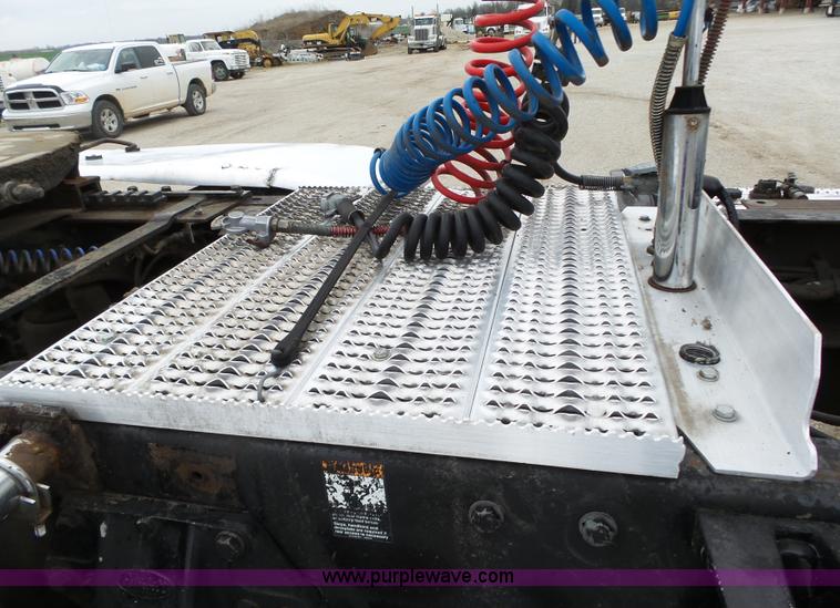 image for item L6273 1997 Peterbilt 379 semi truck