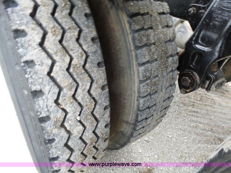 image for item L6273 1997 Peterbilt 379 semi truck